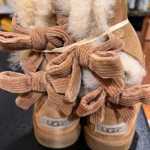 Ugg size 6 tan bailey bow ites chestnut sheepskin lined